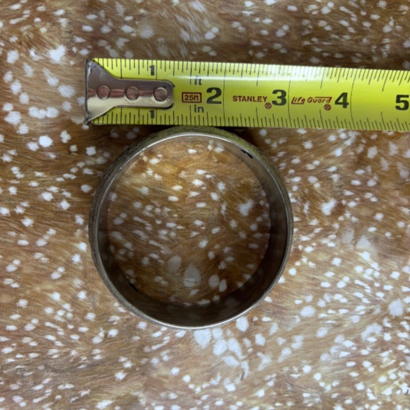 Vintage Silver Tone Metal Floral Stamped Bangle Bracelet - Picture 7 of 8